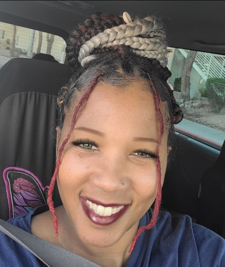 Latrece Ward inaugura Loc it Up by Moni Salon en Arlington, ofreciendo servicios especializados de peluquería