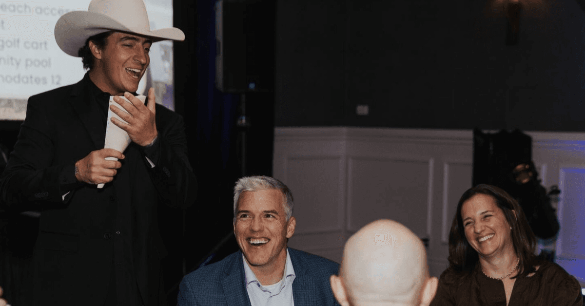 Mack Brown será el orador principal de la Séptima Gala Anual Corazón de León en Apoyo a los Jóvenes de Recursos Limitados de Austin